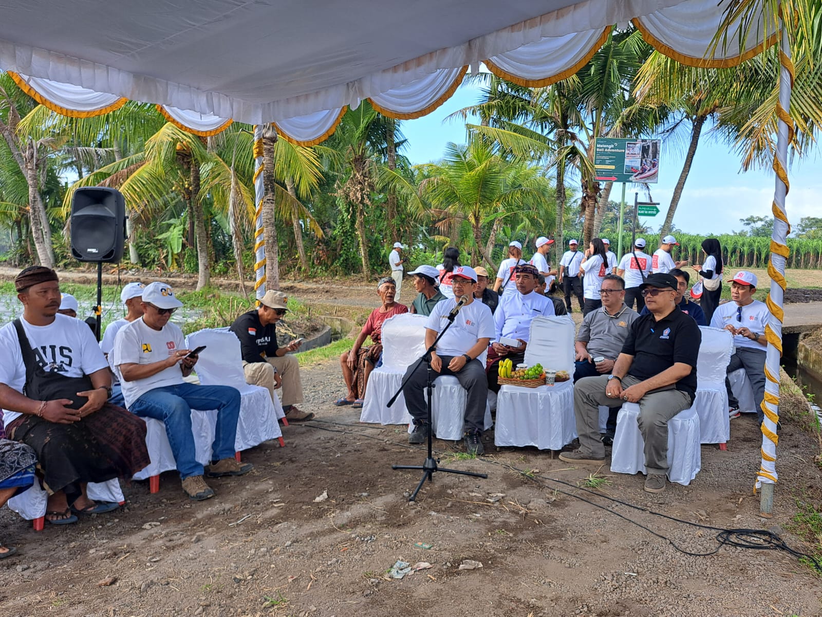 Jaga Kelancaran Distribusi Air, Dinas PUPRPKP Klungkung Bersama BWS Bali Penida Laksanakan Giat Bersih Saluran Irigasi di Subak Bakas Tempek Bungsih